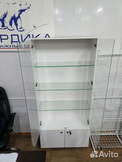 Торговая витрина со стеклом