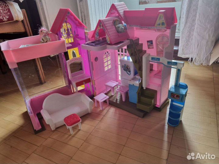 Кукольный домик с мебелью