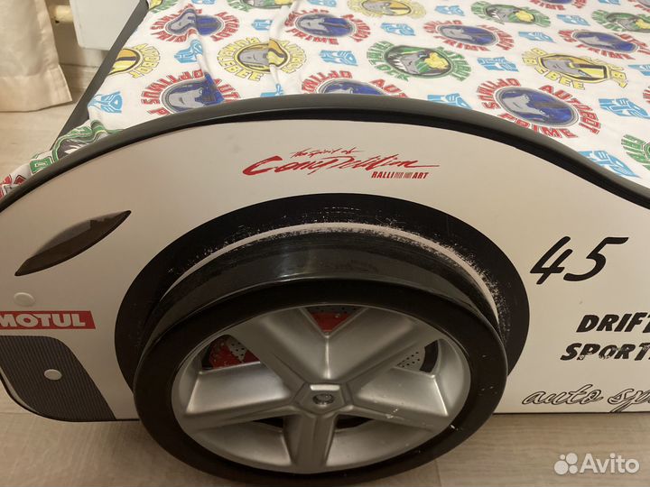 Детская кровать машинка