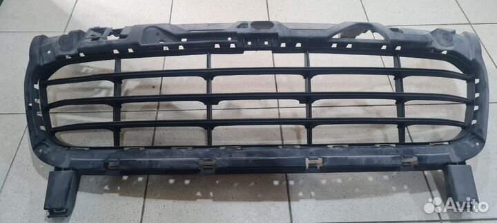 Porsche cayenne 2010 Решетка бампера центральная