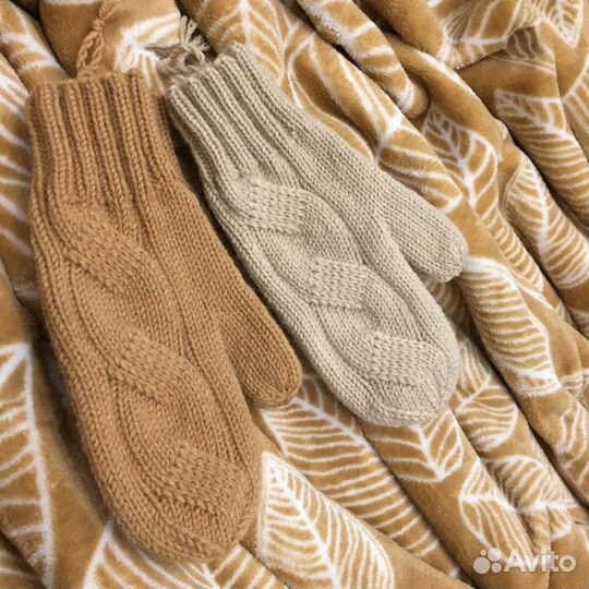 Варежки женские