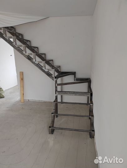 Каркас из метала Межэтажной Лестницы с Гарантией