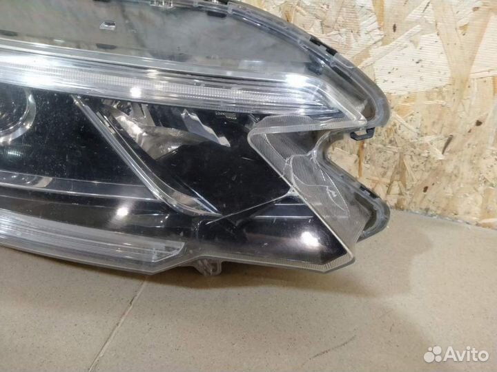 Фара правая Honda CR-V 2012-2018 33101-T1W-R01