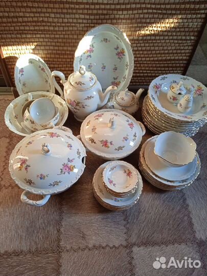 Фарфоровый обеденный сервиз с чайным набором 55 г