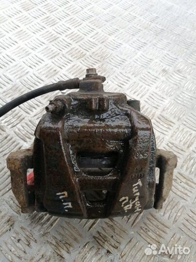 Суппорт передний правый Volkswagen Tiguan 5N1 1.4