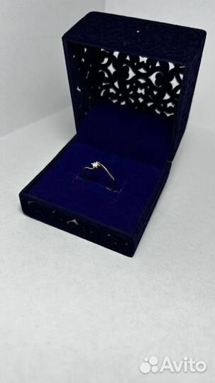 Золотое кольцо с камнем