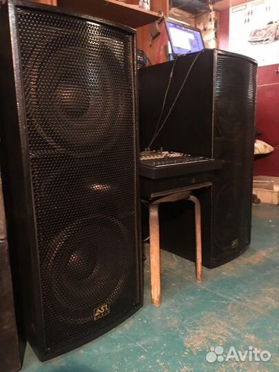 Радиомикрофон вокальный AKG WMS-40 Set