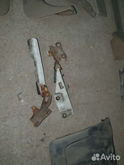 Петли капота на nissan цефиро