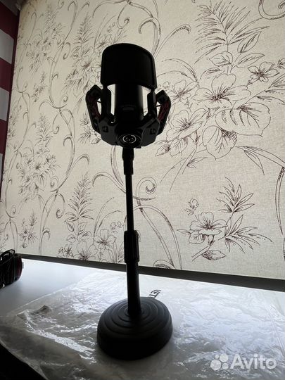 Стойка для микрофона с акустическим экраном