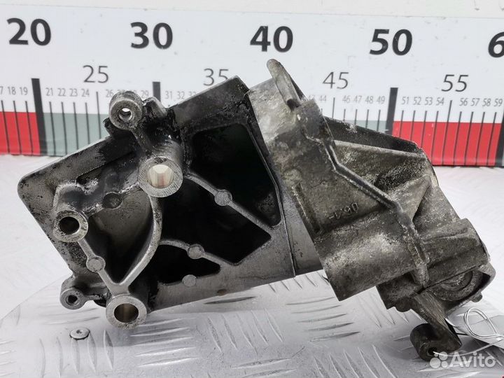 Кронштейн двигателя Ford Fiesta 5 2003 1461299