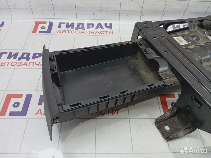 Кронштейн переднего правого сиденья Audi Q7 (4L) 7L0881678G