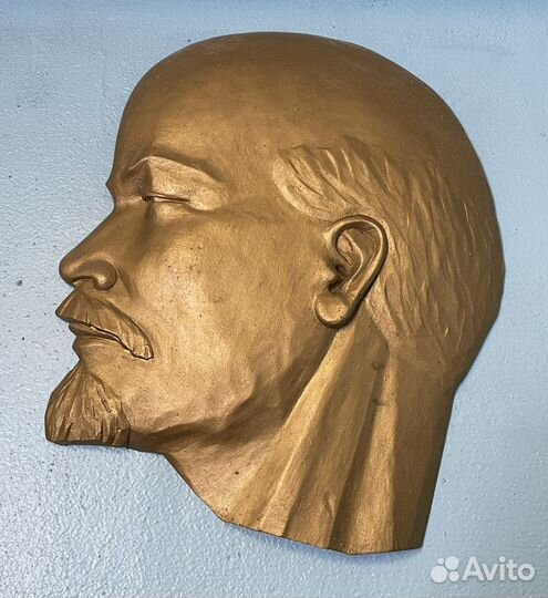 Барельеф Ленина