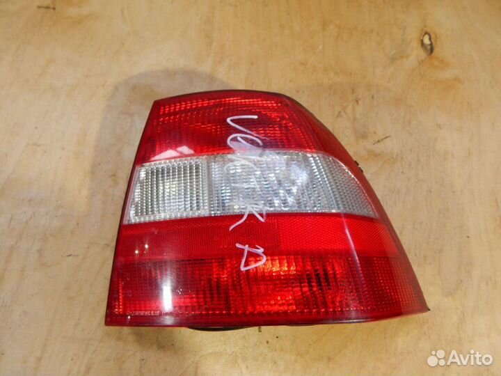 Фонарь правый Opel Vectra b (седан/хетчбэк)