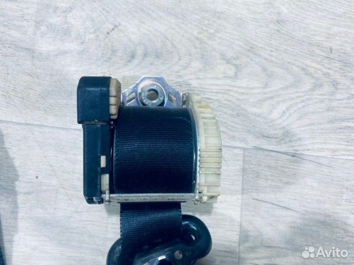 Ремень безопасности передний правый Ford Focus