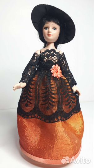 Кукла фарфоровая коллекционная