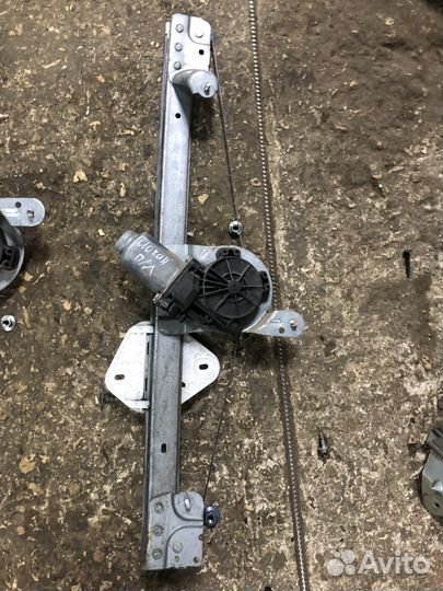 Передний стеклоподъемник Renault Logan 1