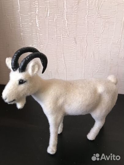 Статуэтка дельфины