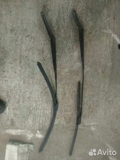 Поводок стеклоочистителя F/L volkswagen Passat C