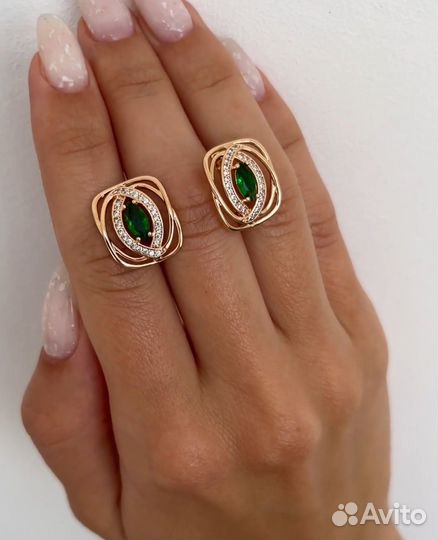 Серьги с камнем