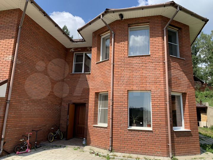 Коттедж 312 м² на участке 15 сот.