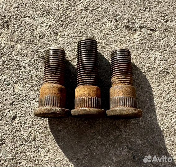 Шпильки колесные Jeep Grand Cherokee ZJ, ZG