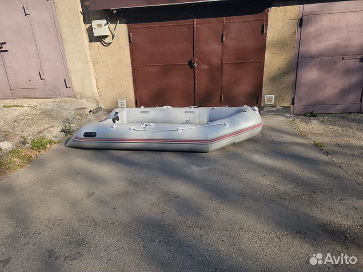 Лодка Nissamaran 320 cс мотором 9.8