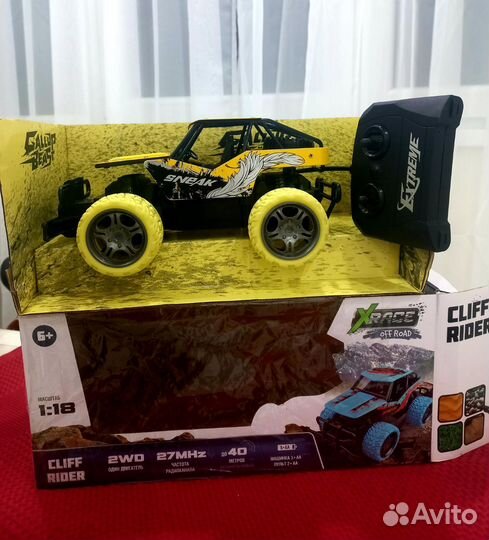 Машина для детей на пульте управления