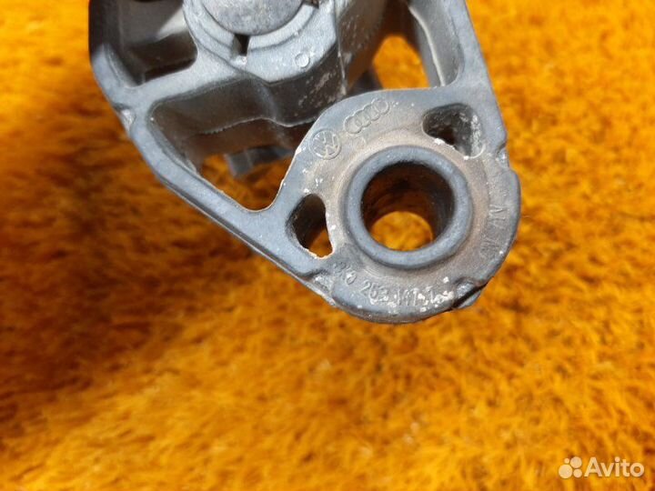 Подушка глушителя Audi Q5 8R cdnc 2009