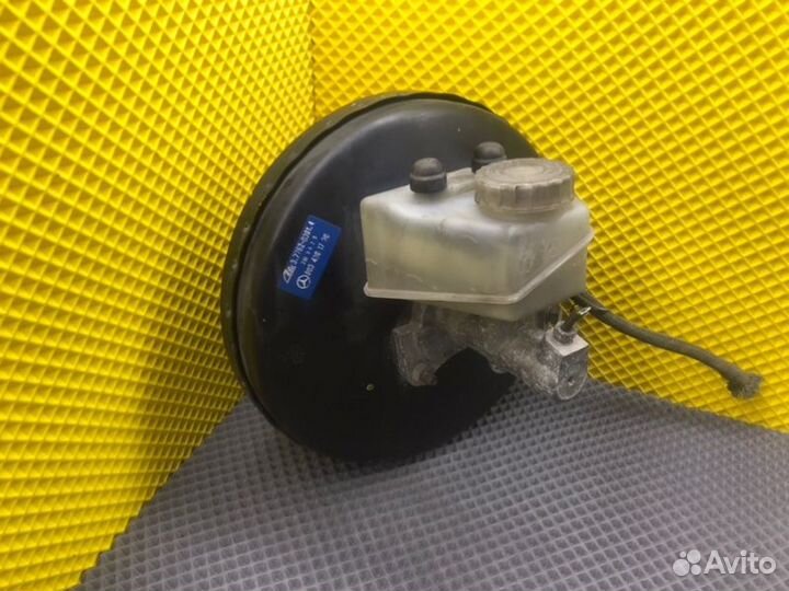 Вакуумник Mercedes-Benz S124 M102.982 1989