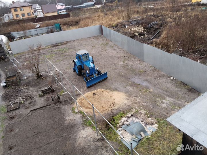 Чистка снега трактором