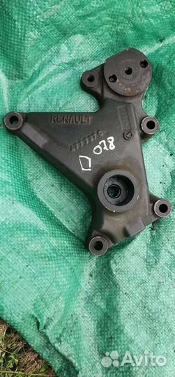 Кронштейн термомуфты renault 477737