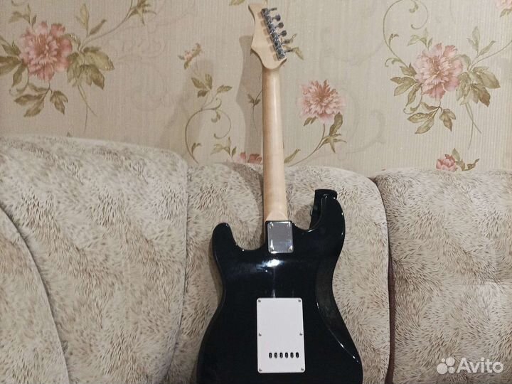 Электро гитара с усилителем