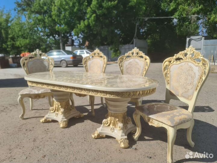 Столы и стулья