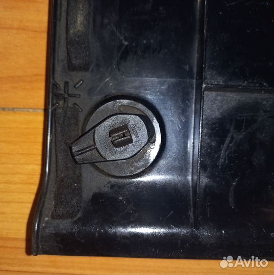 Накладка (лючок) багажника Пассат Б3 универсал