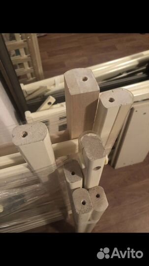 Детская кроватка с маятником