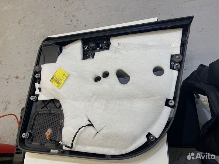 Обшивка боковой двери передняя левая Volkswagen
