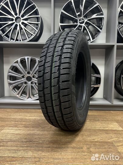 Kumho Winter PorTran CW51 215/70 R15C