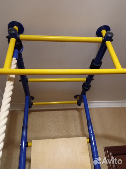 Шведская спортивная стенка с турником