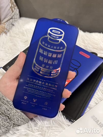 Защитное стекло на iPhone 16 pro max