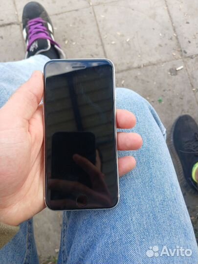 iPhone SE, 128 ГБ