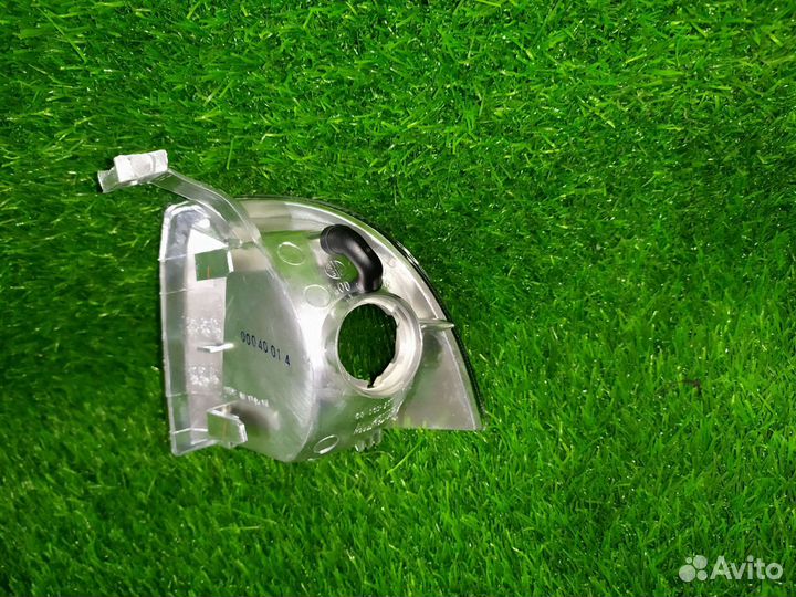 Поворотник правый Skoda Octavia