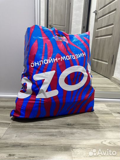 Брендовые вещи и кожаная обувь пакетом