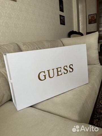 Коробка Guess подарочная большая белая