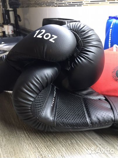 Боксерские перчатки