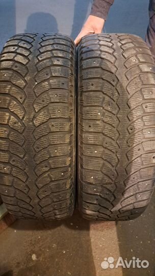 Bridgestone Blizzak Spike-01 215/65 R16 98T