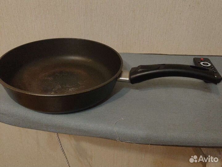 3 штуки.Сковорода