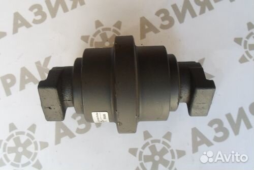 Опорный каток на Kubota K030 (1)