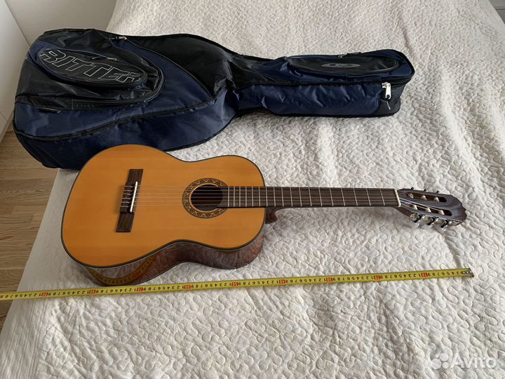 Акустическая гитара