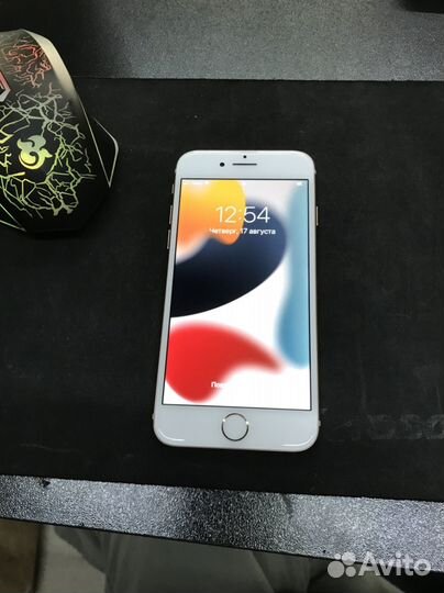 Телефон iPhone 8 64 gb