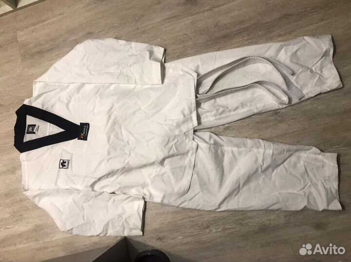 Защита и добок для тхеквондо